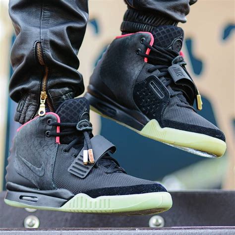 nike air yeezy 2 solar